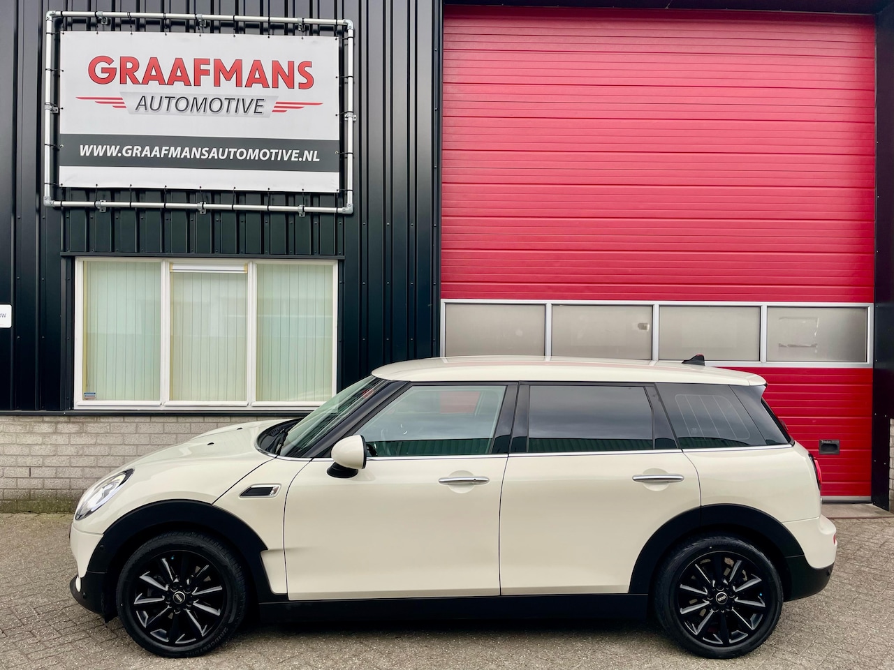 MINI Clubman - 1.5 Cooper Chili Serious Business Mini Clubman Cooper 136pk, 2017, Navigatie, Led/Xenon , 1 JAAR GARANTIE - AutoWereld.nl