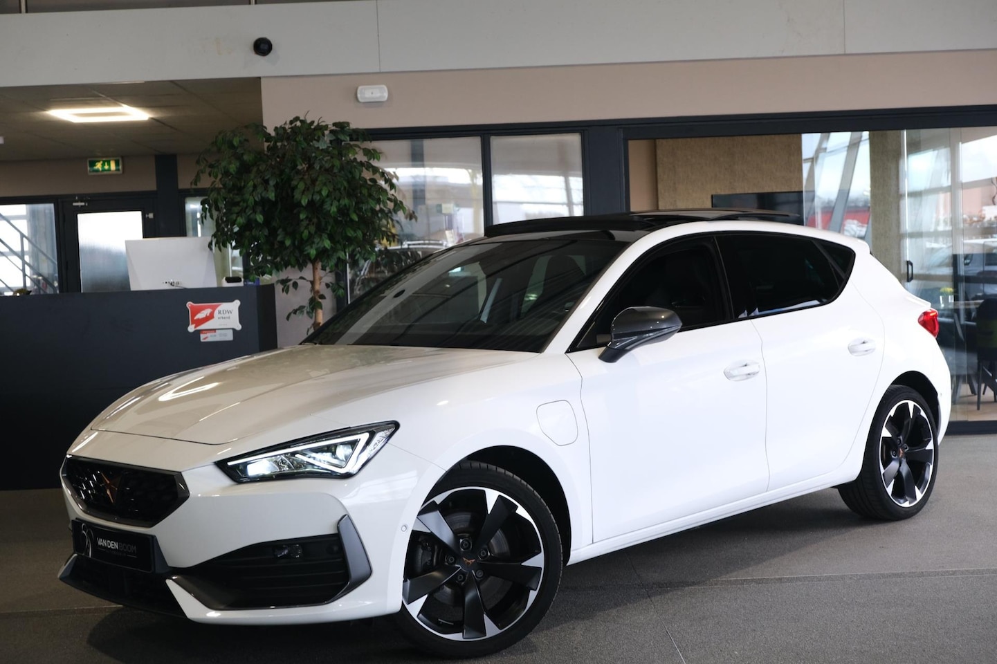 CUPRA Leon - 1.4 e-Hybrid 204PK Pano Led Cam Navi Virtual - AutoWereld.nl