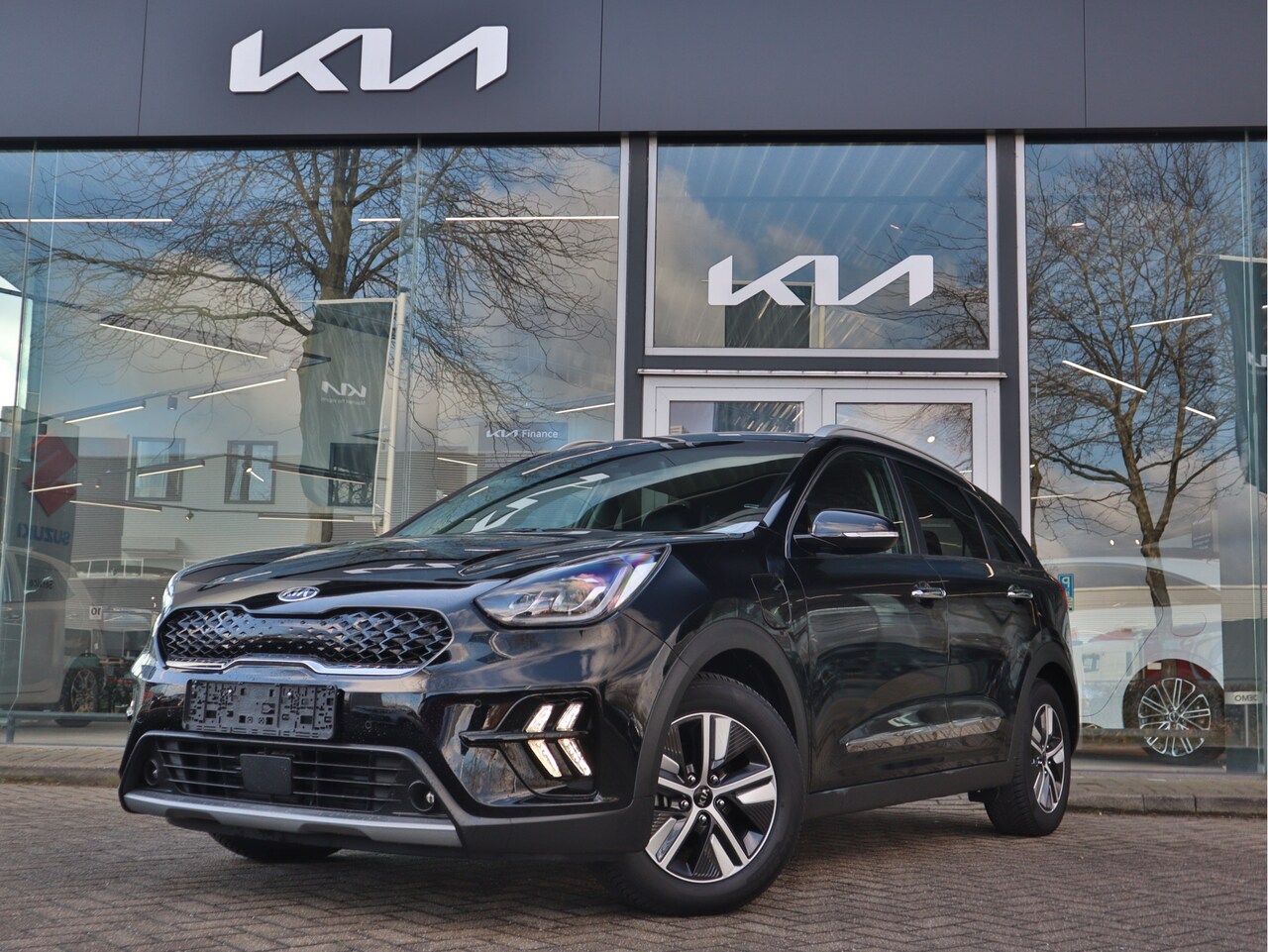 Kia Niro - 1.6 GDi PHEV Plug-In-Hybrid ExecutiveLine Pano+Leder+stoelvent.-verw.+Navi+Cam+Memory - AutoWereld.nl