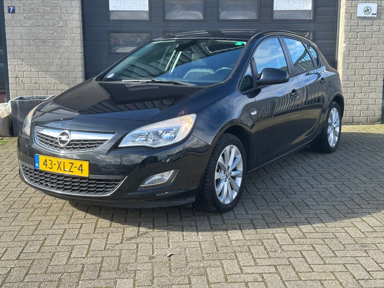 Opel Astra - 1.4 Turbo Sport+ / Navi / 18' velgen / PDC / 1Jaar APK - AutoWereld.nl