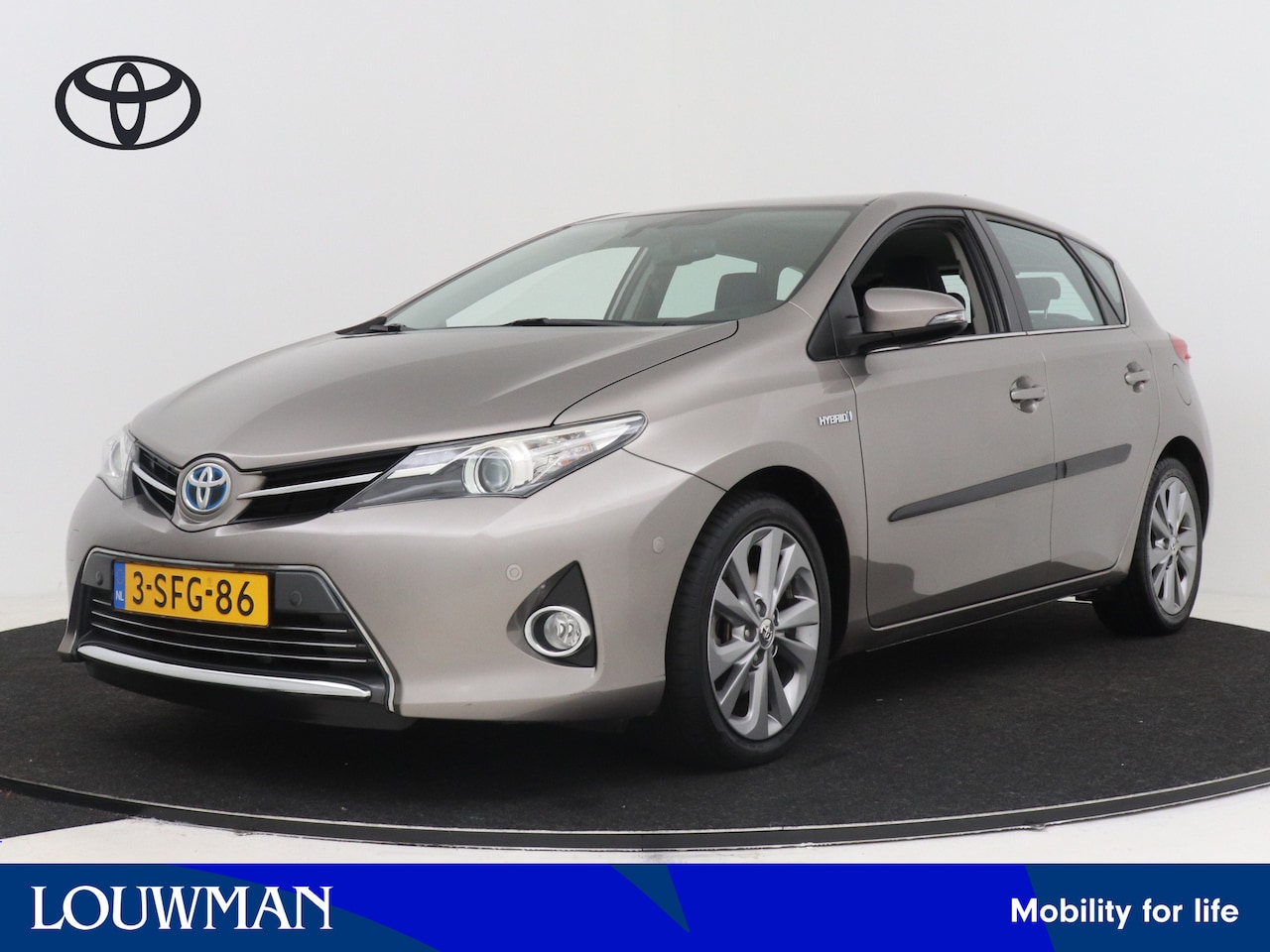 Toyota Auris - 1.8 Hybrid Executive | Navigatie | Stoelverwarming | Parkeerhulp | - AutoWereld.nl