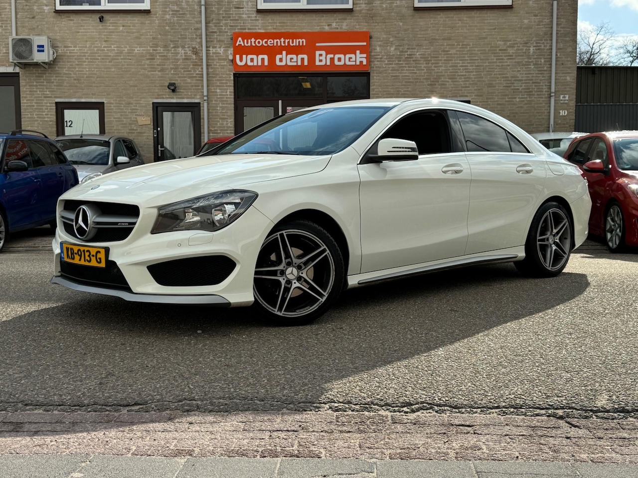 Mercedes-Benz CLA-Klasse - 200 AMG Pakket Navi Camera CarPlay Leder Stoelverwarming Airco 18" - AutoWereld.nl