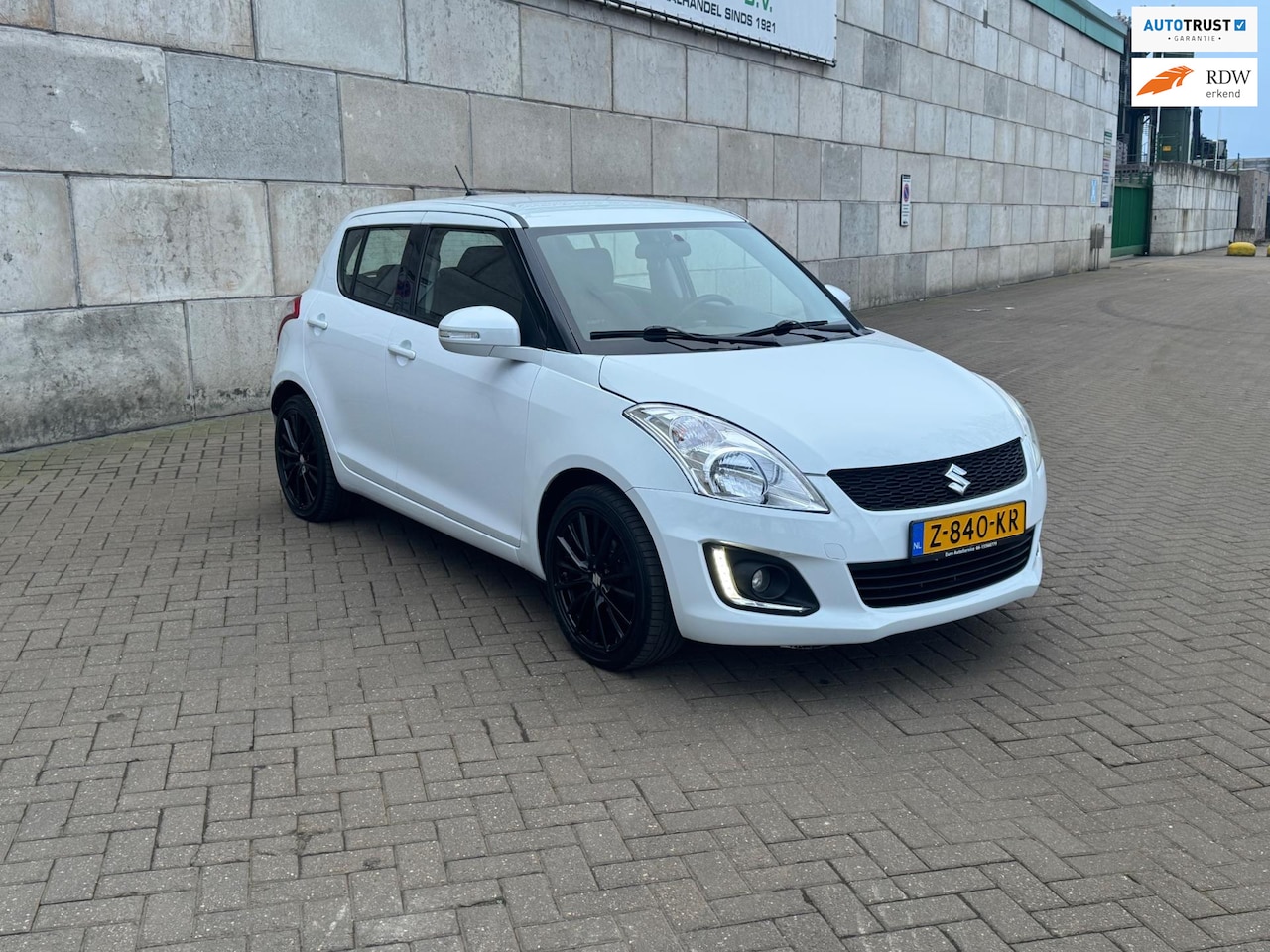 Suzuki Swift - 1.2 Bandit EASSS 60 jaar editie - AutoWereld.nl