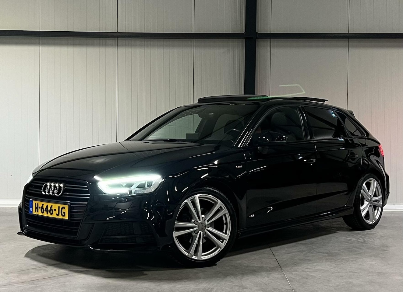 Audi A3 Sportback - 35 TFSI 3X S-line Black Optic Pano Virtual - AutoWereld.nl