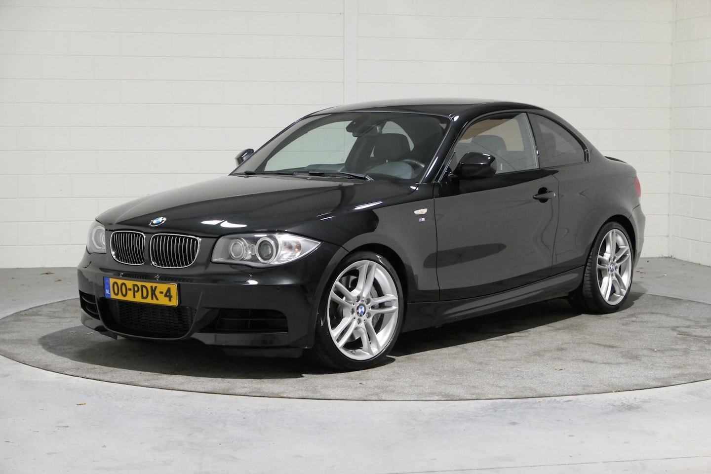 BMW 1-serie Coupé - 135i High Executive M pakket, 306PK, NL, Boekjes, Automaat, Leer, .. NETTE en STRAKKE auto - AutoWereld.nl