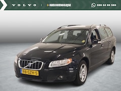 Volvo V70 - 2.5T Momentum | NL Auto | Youngtimer | 100% Dealer onderhouden | Trekhaak | Leder | Stoelv