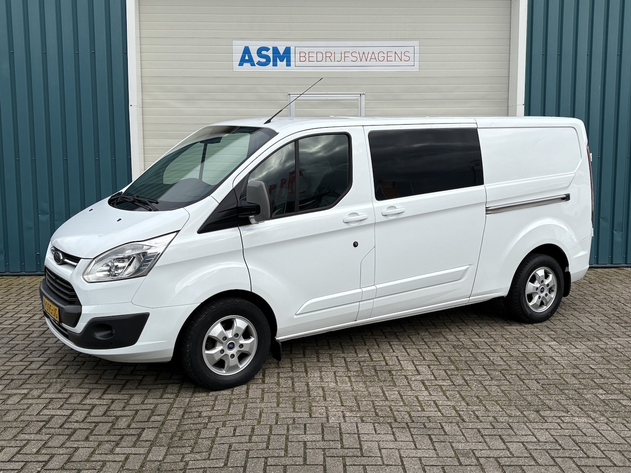 Ford Transit Custom - 290 2.0 170Pk TDCI L2H1 Limited / Cruise / Airco / 2x SCHUIFDEUR / Navi / Trekhaak / - AutoWereld.nl