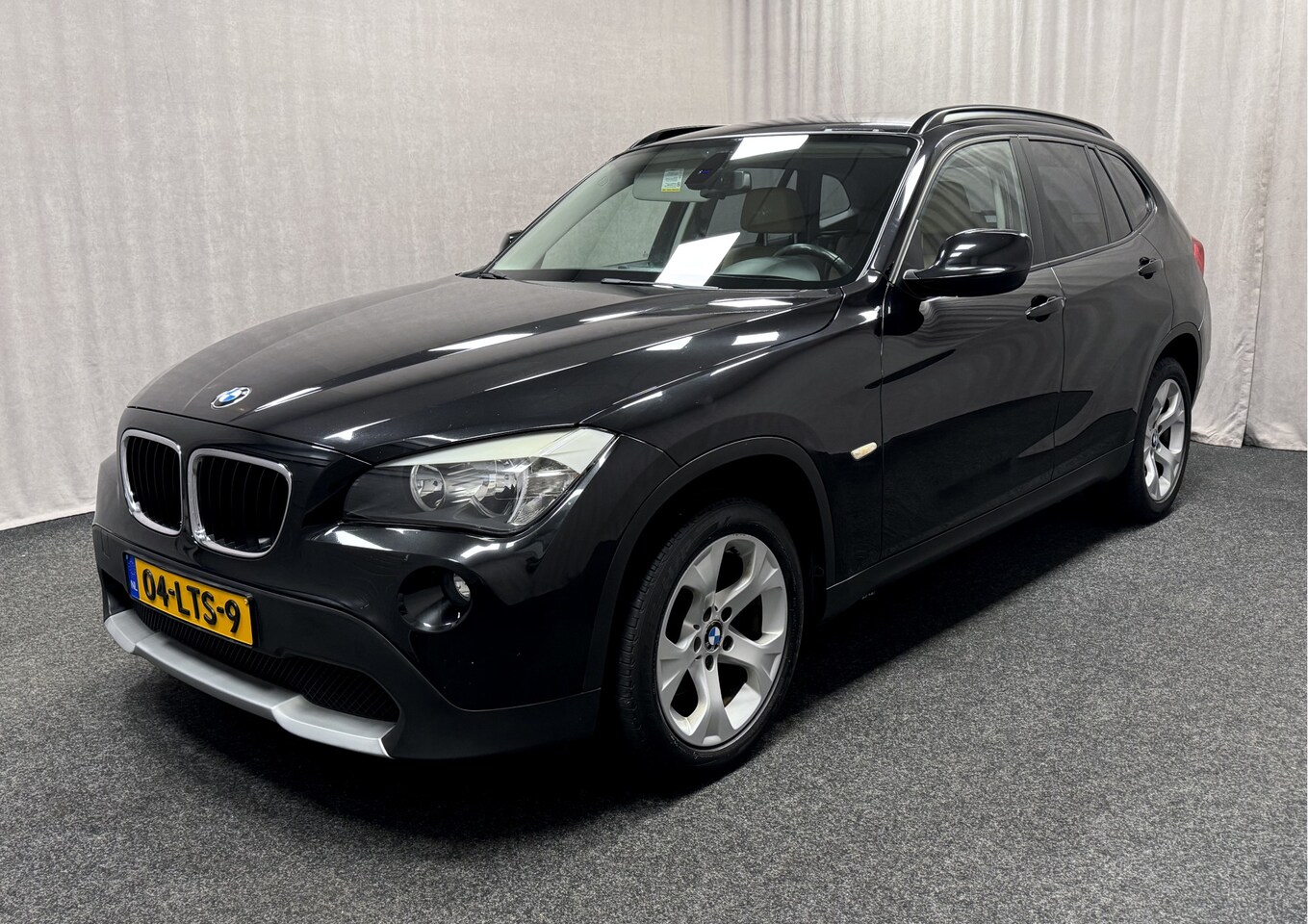 BMW X1 - sDrive18i Executive | Navi | Cruise | Leer | - AutoWereld.nl