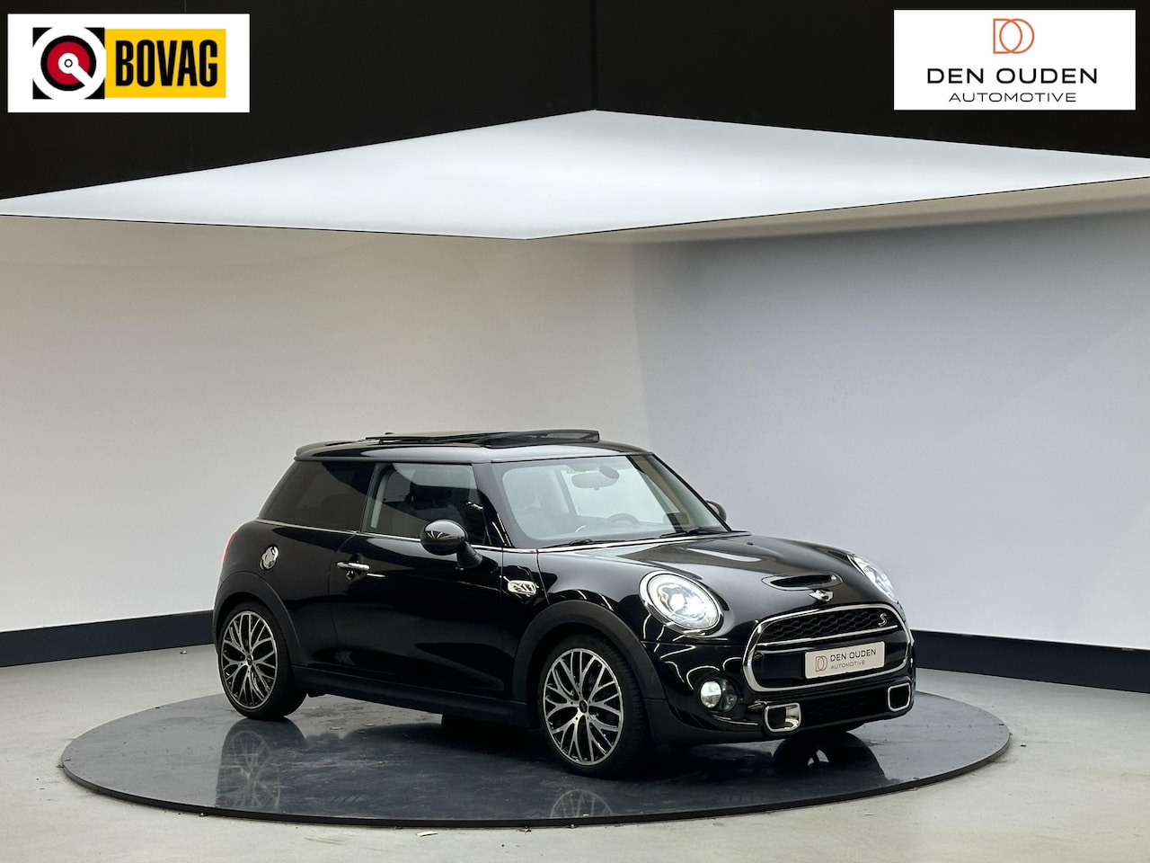 MINI Cooper S - Mini 2.0 |JCW pakket | Panoramadak | JWC uitlaat | 18'' lm velg| NL auto - AutoWereld.nl