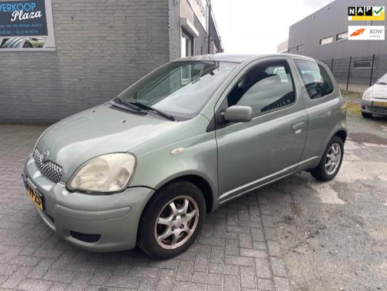 Toyota Yaris - 1.3 VVT-i Sol AIRCO / 5 DEURS - AutoWereld.nl