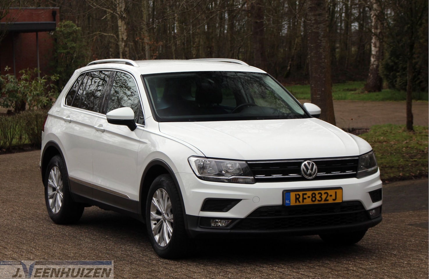 Volkswagen Tiguan - 1.4 TSI Comfortline Business | 2017 | Navi | Keurige auto! | - AutoWereld.nl