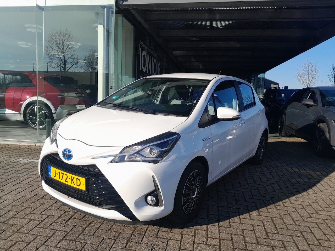 Toyota Yaris - 1.5 Hybrid 100pk 5D CVT Design Sport - AutoWereld.nl