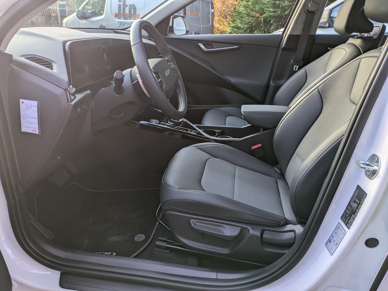 Kia Niro EV - DynamicLine 64.8 kWh 3 Fase laden | Navigatie | Cruise control Adaptieve | Climate control - AutoWereld.nl