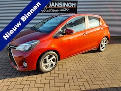 Toyota Yaris - 1.5 Full Hybrid Aspiration Automaat met 39.577 km | Clima | Navigatie | Camera | LM Velgen