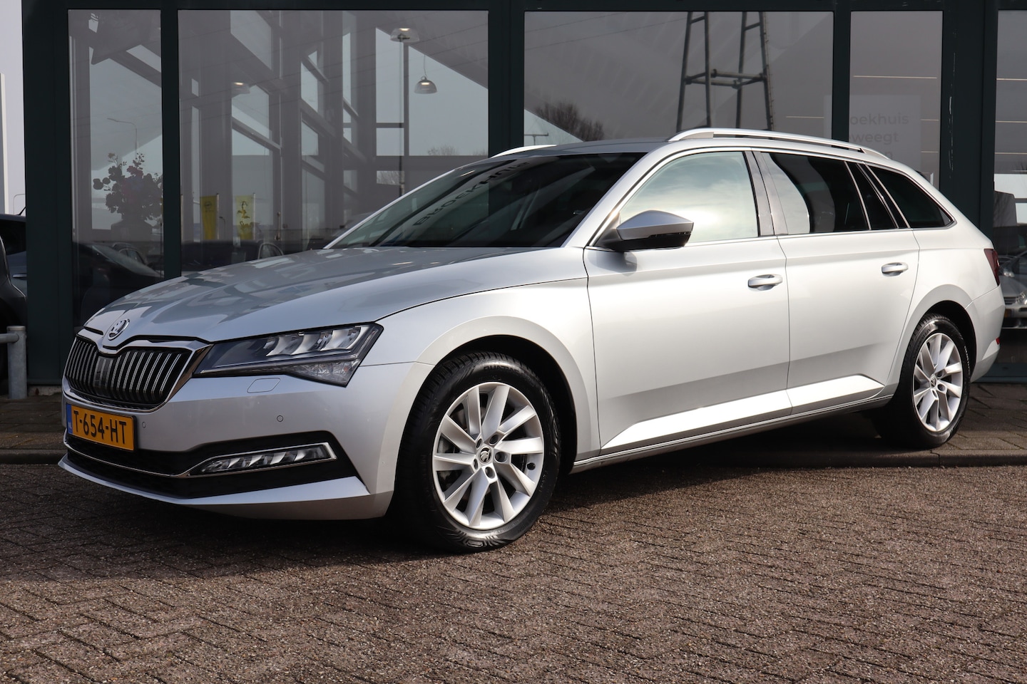 Skoda Superb Combi - 1.5 TSI ACT Business Edition Plus | Navigatie | Stoelverwarming | Trekhaak | - AutoWereld.nl