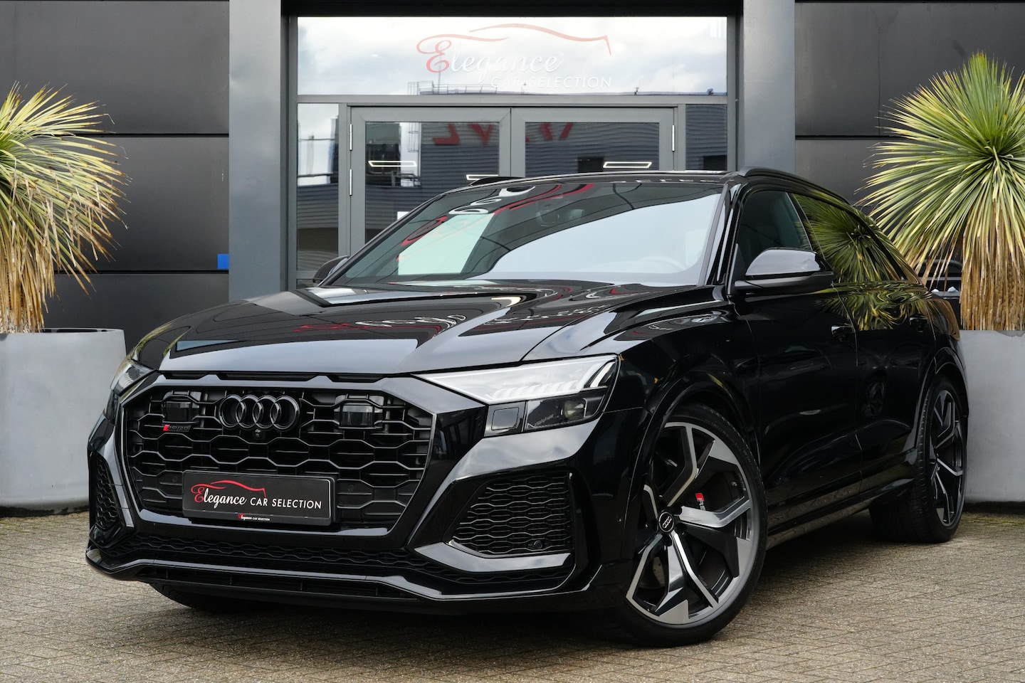 Audi RSQ8 - 4.0 TFSI RS Q8 quattro 600pk Panoramadak/Stoelventilatie/360Camera - AutoWereld.nl