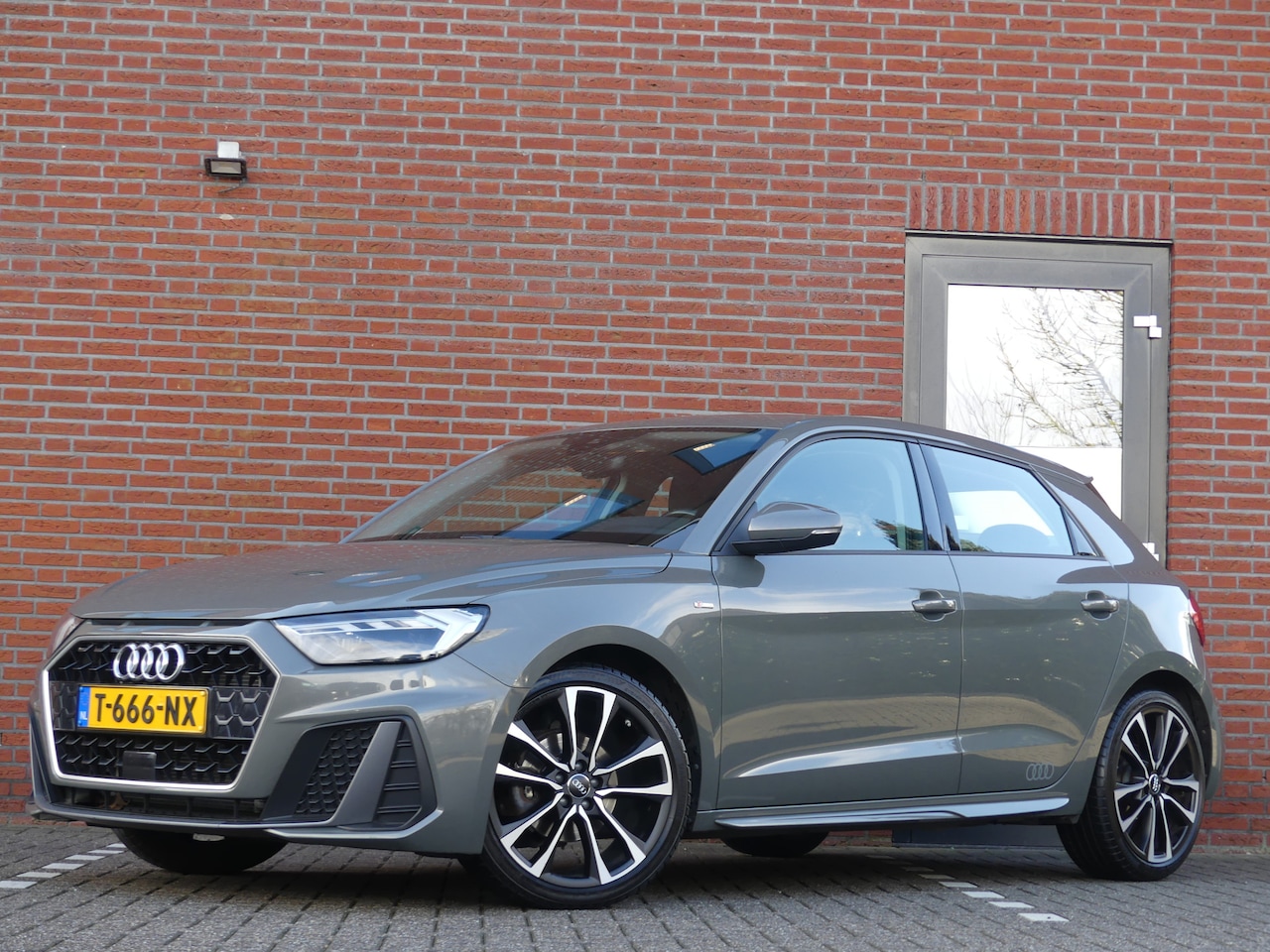 Audi A1 Sportback - 30 TFSI S-Line Carplay / LED / 18 Inch - AutoWereld.nl