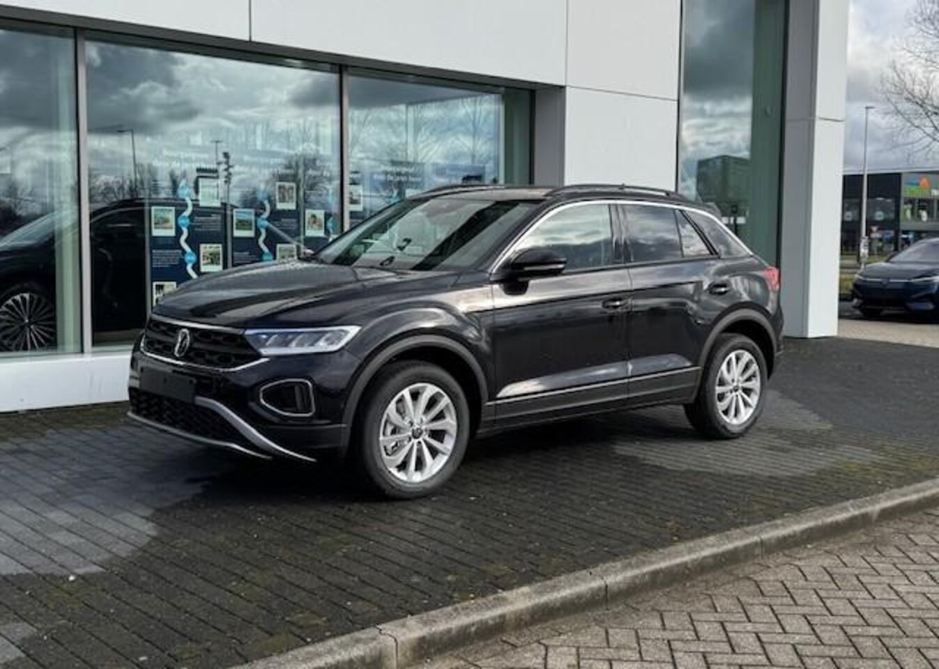 Volkswagen T-Roc - Life Edition 1.5 110 kW / 150 pk TSI DSG | Camera | Keyless | Adaptive Cruise Control | Ca - AutoWereld.nl