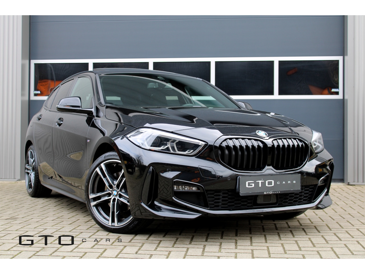 BMW 1-serie - 118i M-Sport Executive Edition Sportstoelen/Harman Kardon/Schuifdak/Camera/Stoelverwarming - AutoWereld.nl