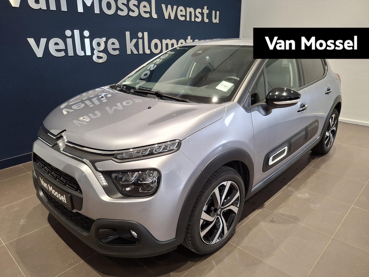 Citroën C3 - 1.2 PureTech Max | Navigatie | Camera | Keyless entry & Start - AutoWereld.nl