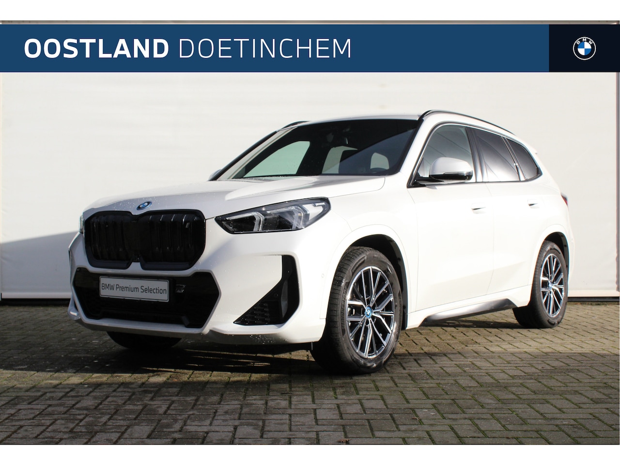 BMW iX1 - xDrive30 M Sport / Panoramadak / Sportstoelen / Adaptieve LED / Parking Assistant Plus / A - AutoWereld.nl