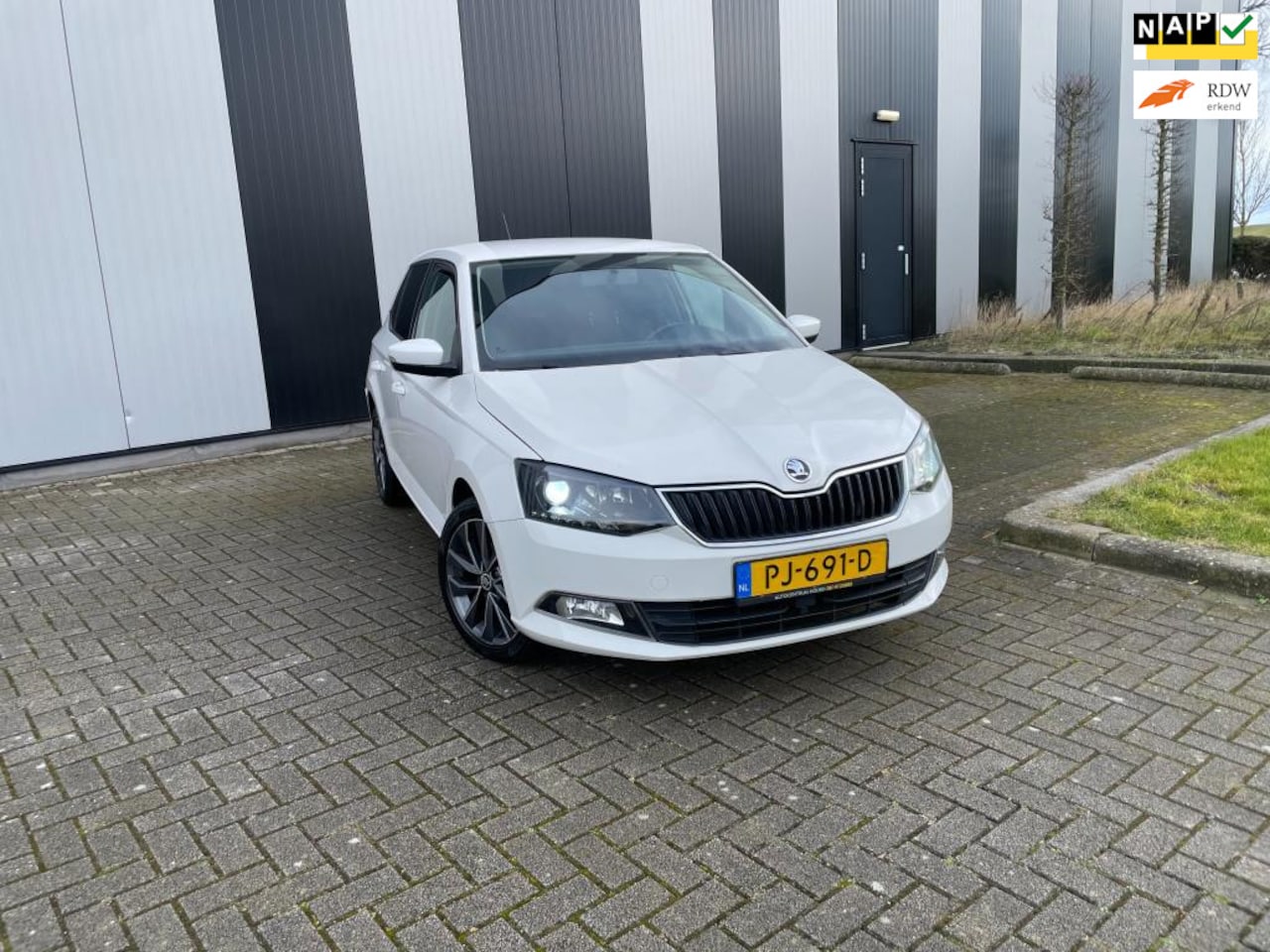 Skoda Fabia - 1.2 TSI Drive 2017 Full Led-Carplay-Navi - AutoWereld.nl