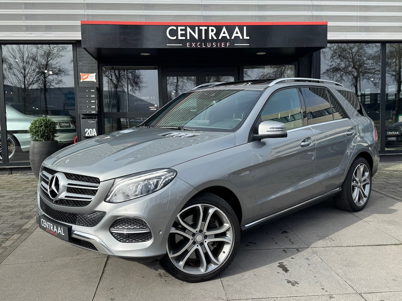 Mercedes-Benz GLE-Klasse - 500 4MATIC 435PK|Schuifdak|Memory|360Camera|Leder|Keyless|Luchtvering|Navi|Stoelverwarming - AutoWereld.nl