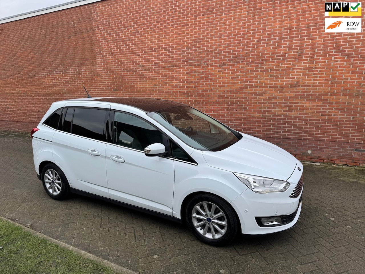 Ford Grand C-Max - 1.5 TDCi Van Navi Clima Cruise Pano Automaat - AutoWereld.nl