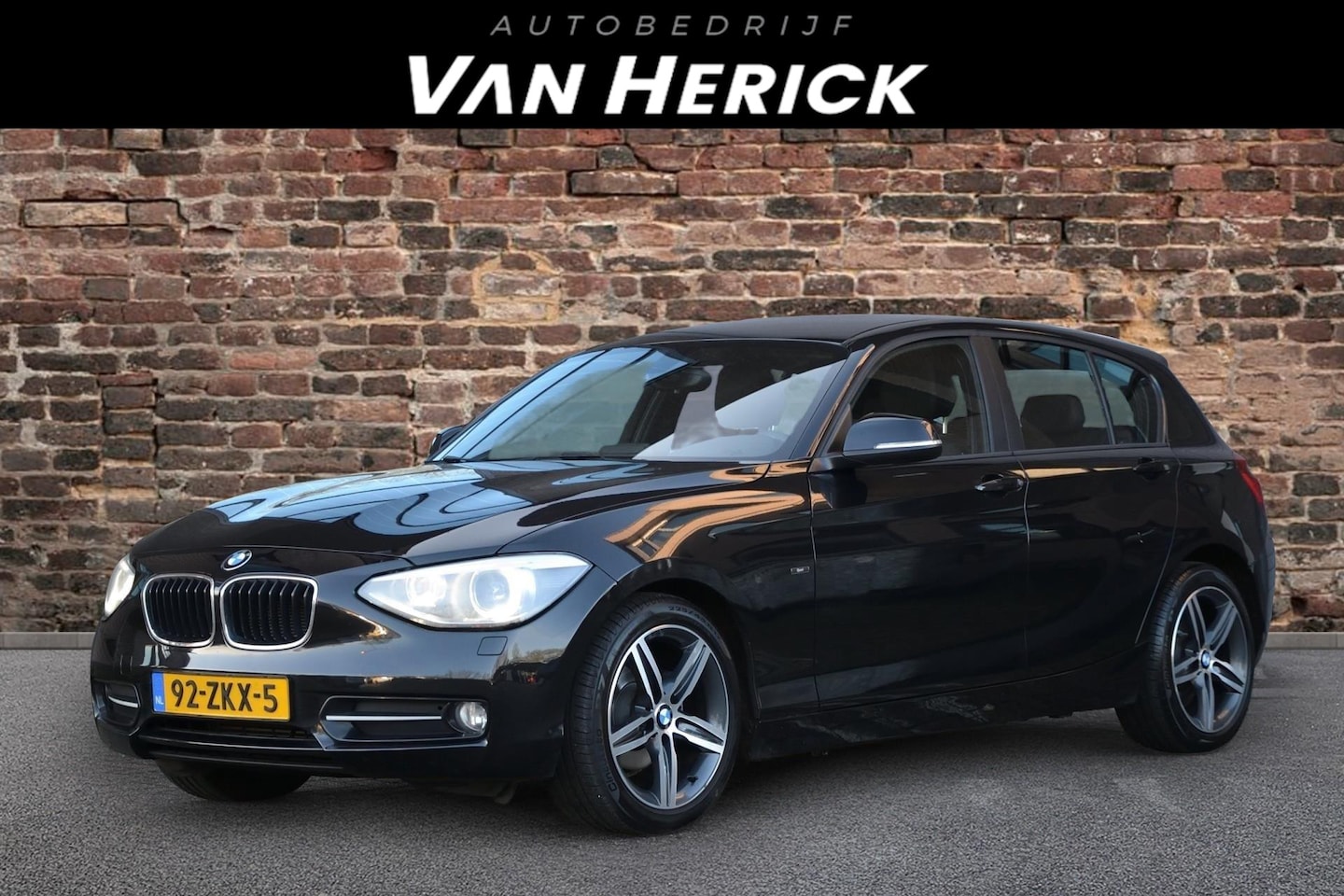 BMW 1-serie - 116i Sport 136PK 5-Deurs | Navi | Stoelverwarming - AutoWereld.nl