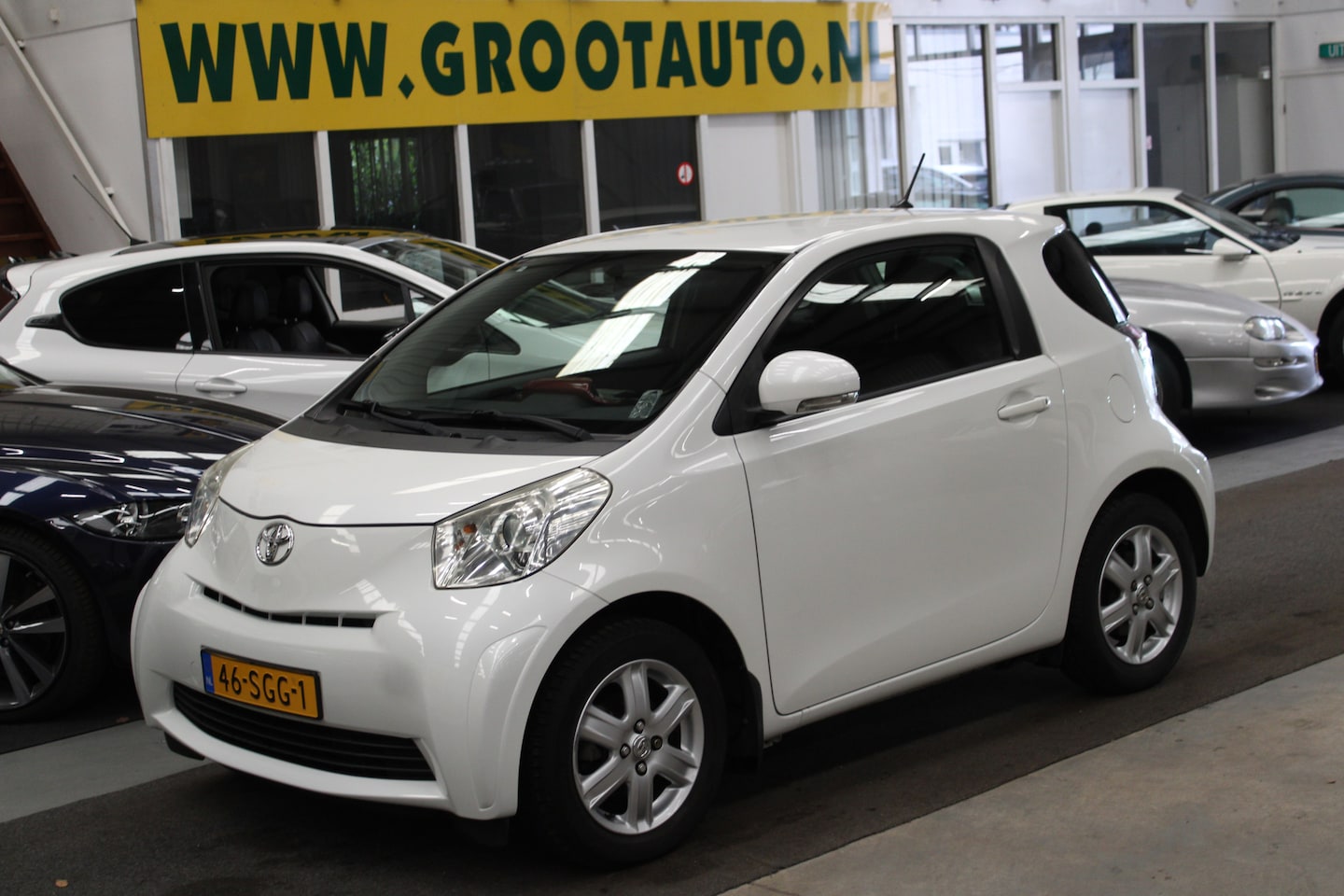 Toyota iQ - 1.0 VVTi Comfort Airco, Isofix, Stuurbekrachtiging - AutoWereld.nl