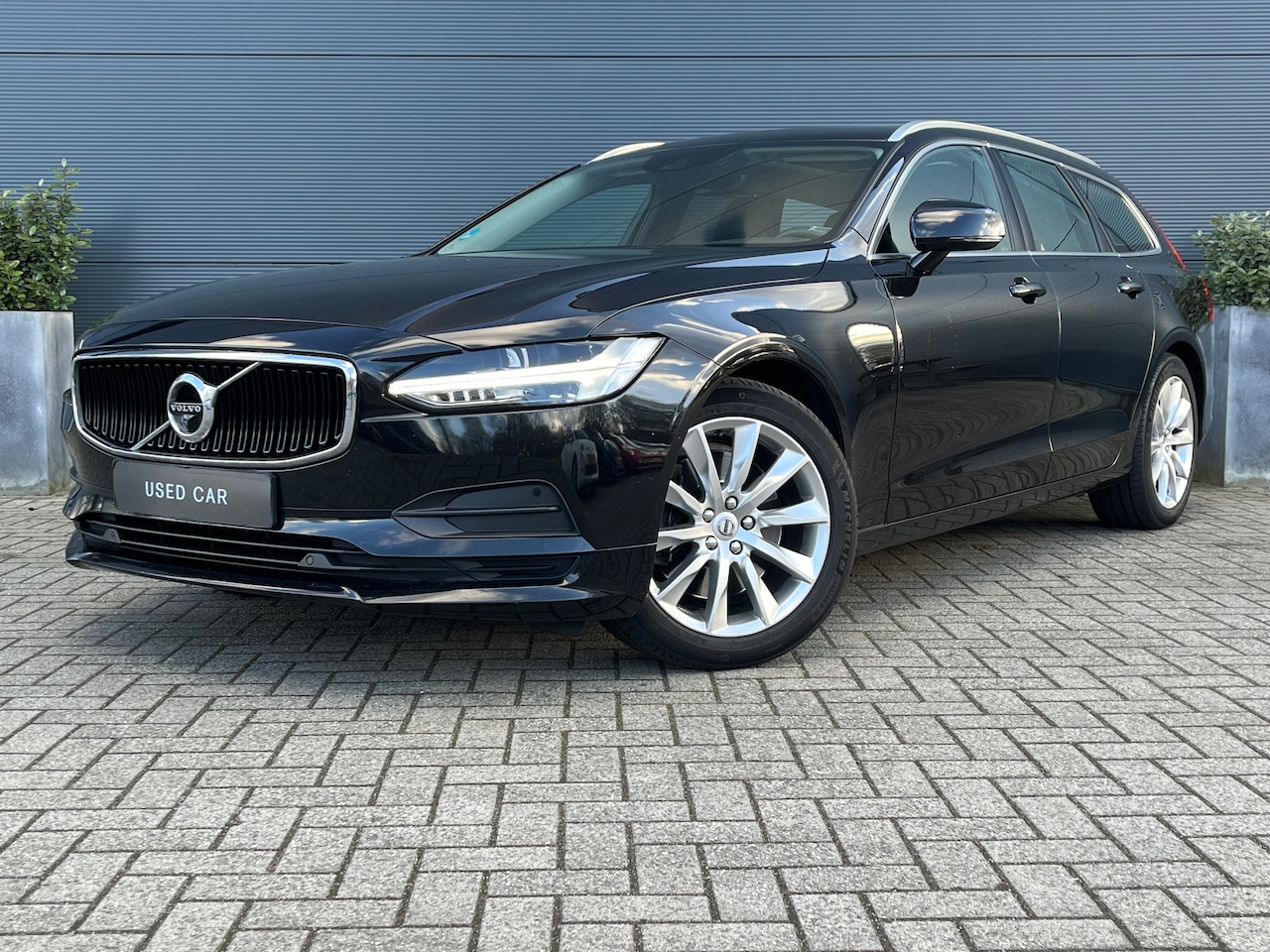 Volvo V90 - 2.0 T5 Momentum | Dealer onderhouden | HUD | Panoramadak | 360 camera | - AutoWereld.nl