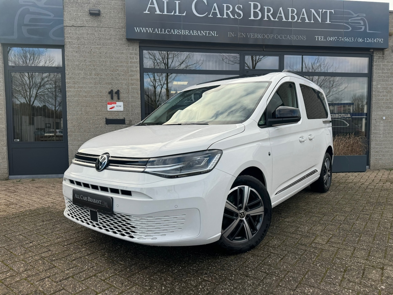 Volkswagen Caddy - Dark 1.5 TSI 5p | Pano | Soft close |automaat - AutoWereld.nl