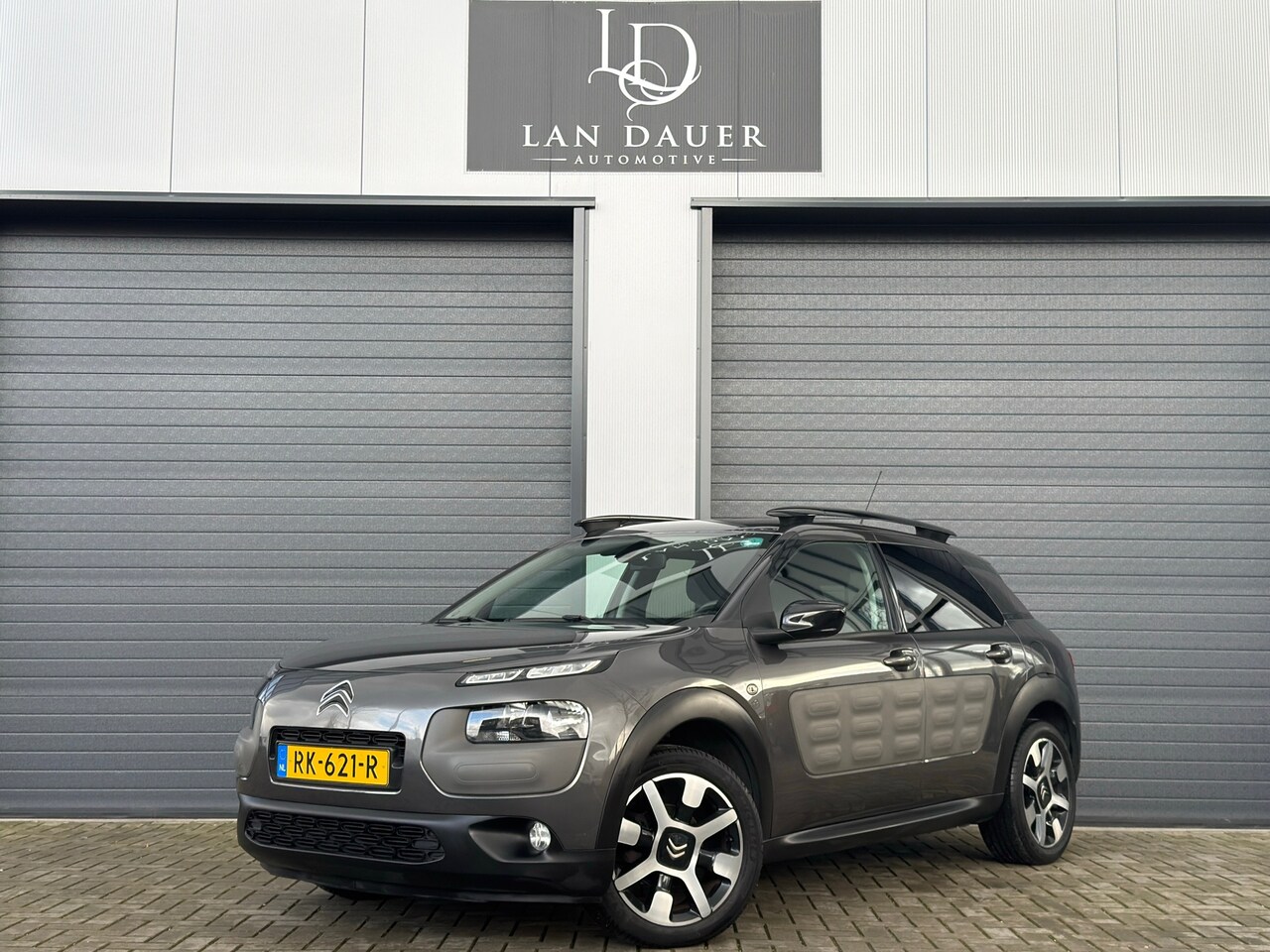 Citroën C4 Cactus - 1.2 Feel / CAMERA / Automaat / APK /110PK! - AutoWereld.nl