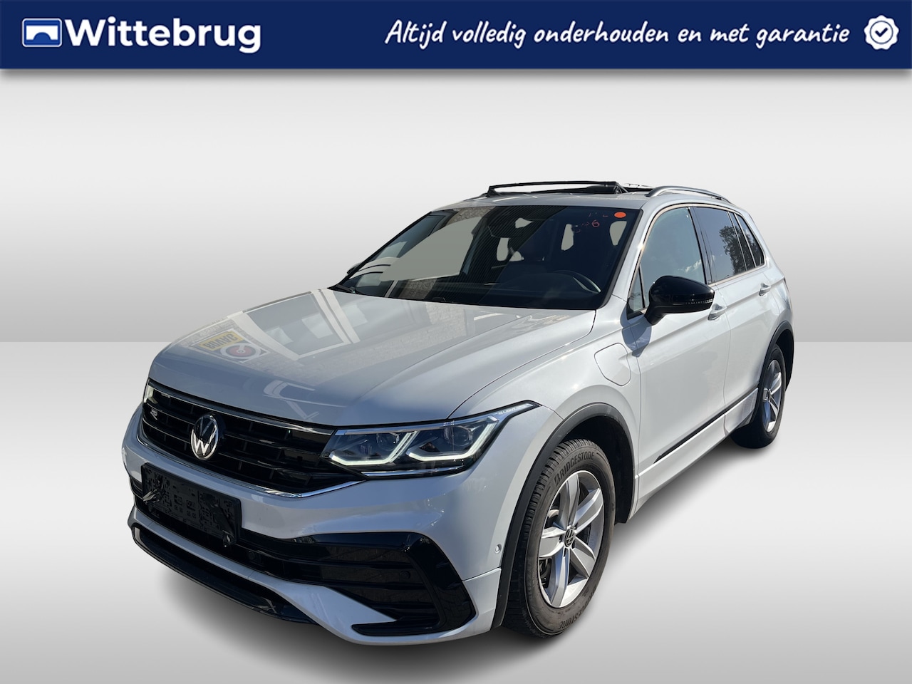 Volkswagen Tiguan - 1.4 TSI eHybrid 2x R-Line / AUTOMAAT/ PANO/ CAMERA/ PARK. SENSOREN/ DODE HOEK/ DCC/ KEYLES - AutoWereld.nl