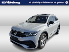 Volkswagen Tiguan - 1.4 TSI eHybrid 2x R-Line / AUTOMAAT/ PANO/ CAMERA/ PARK. SENSOREN/ DODE HOEK/ DCC/ KEYLES