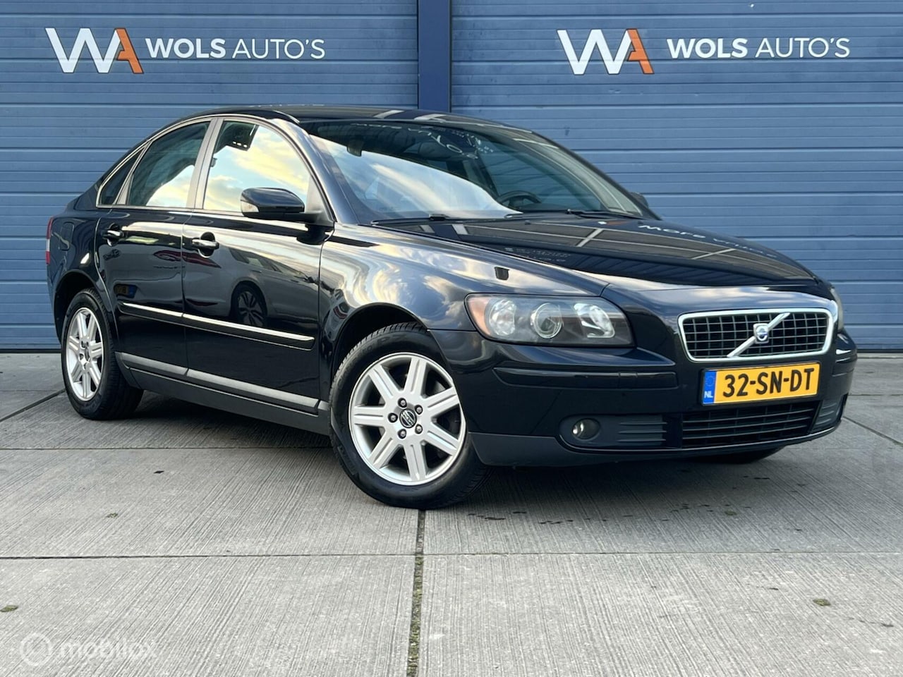 Volvo S40 - 2.4 / AUTOMAAT / 5 CILINDER / KEURIG ONDERHOUDEN / YOUNGTIMER! - AutoWereld.nl