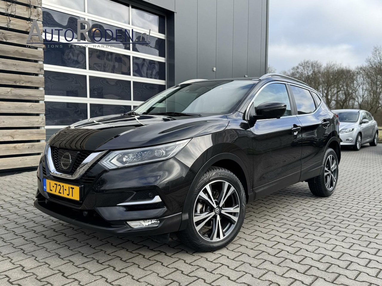 Nissan Qashqai - 1.2 N-Connecta|Camera|Panoramadak|Navi| - AutoWereld.nl