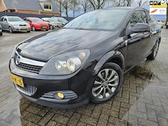 Opel Astra GTC - 1.6 111 years Edition. 2010. Climate/Cruise/Lichtmetaal/Mistlampen. APK 02-2026