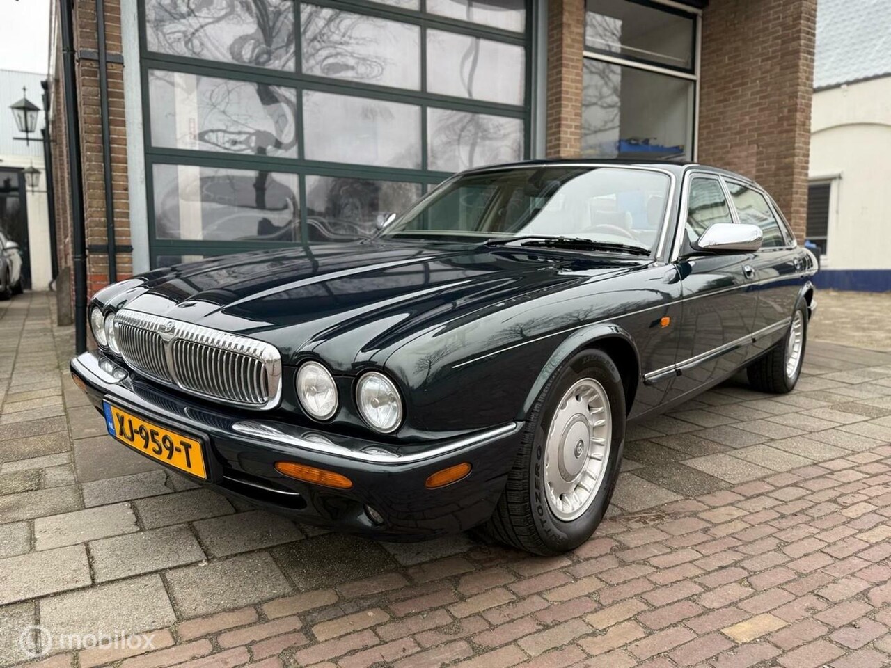 Daimler 4.0 - 4.0 V8 / Automaat / Schuif- kanteldak / Cruise - AutoWereld.nl