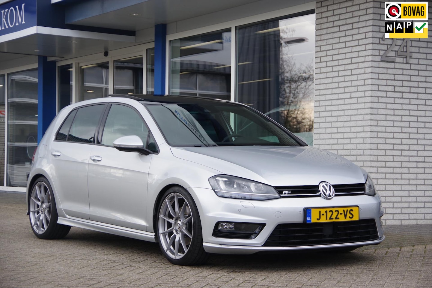 Volkswagen Golf - 1.4 TSI Highline 3x R-line Camera Panoramadak Trekhaak - AutoWereld.nl