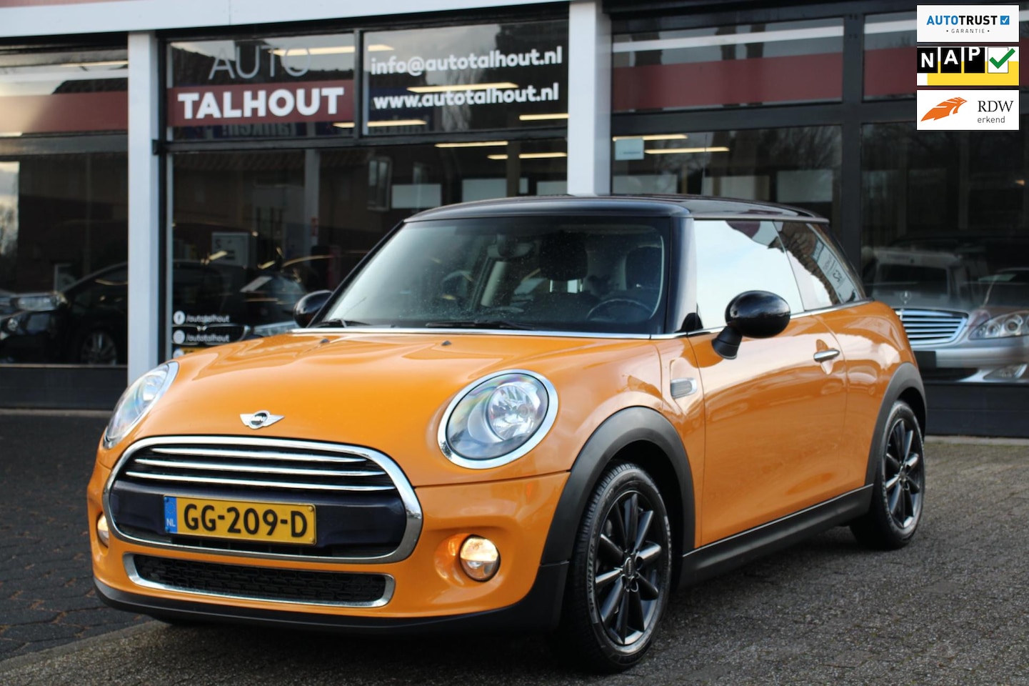 MINI Cooper - Mini 1.5 Business - NAVIGATIE, KEYLESS GO, BLUETOOTH, LM VELGEN, NL AUTO - AutoWereld.nl