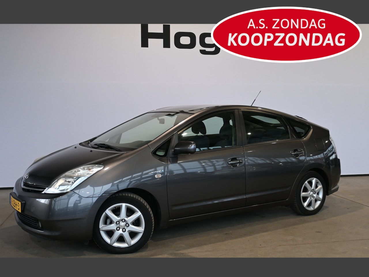 Toyota Prius - 1.5 VVT-i Tech Edition Automaat Clima Cruise Control Navigatie All in Prijs Inruil Mogelij - AutoWereld.nl