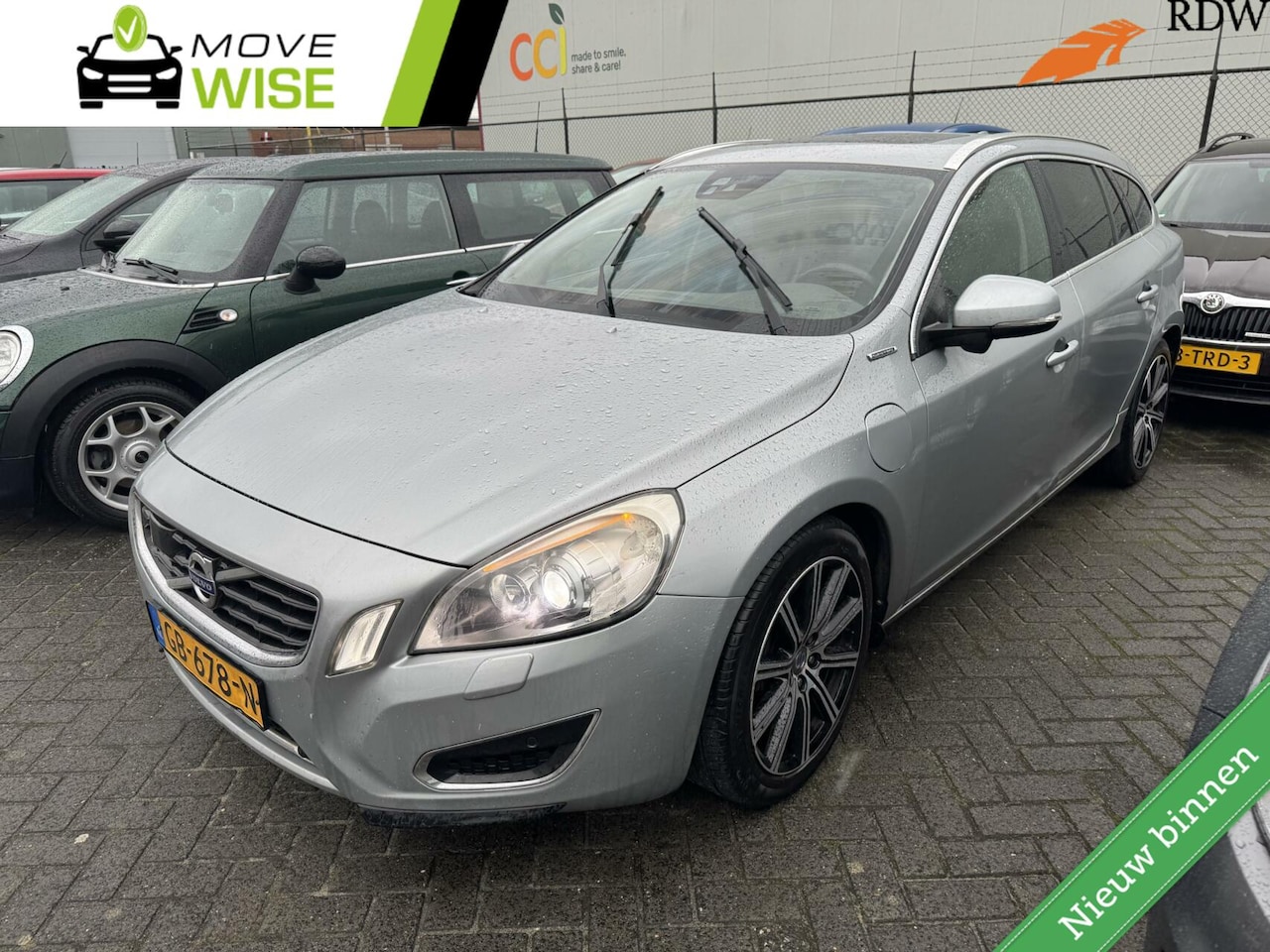 Volvo V60 - 2.4 D6 AWD Plug-In Hybrid Pure Summum | Trekhaak | Pano | Zeer Compleet | - AutoWereld.nl