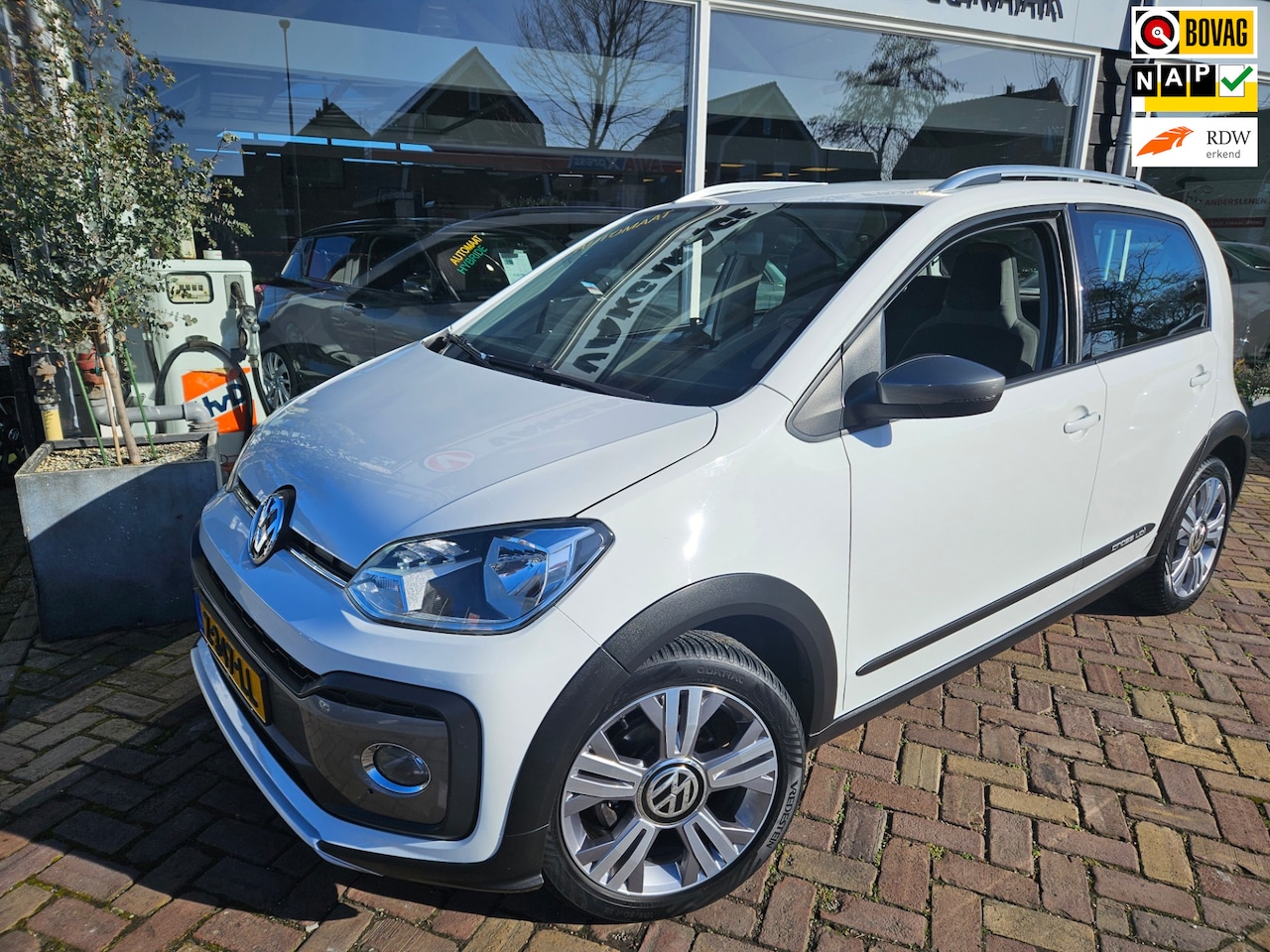 Volkswagen Up! - 1.0 BMT cross up!automaat,unieke auto - AutoWereld.nl