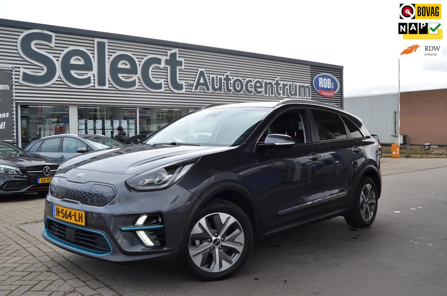 Kia e-Niro - ExecutiveLine 64 kWh|LEDER|STUUR/STOELVERW./VENT.|DODEHOEK|CARPLAY|ENZ. - AutoWereld.nl