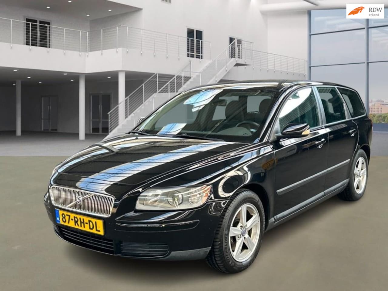 Volvo V50 - 2.4 Kinetic AUTOMAAT CRUISE TREKHAAK 2 X SLEUTELS - AutoWereld.nl