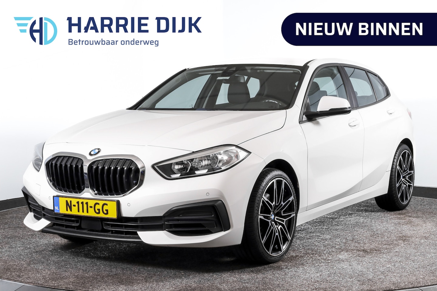 BMW 1-serie - 118i 140 PK Corporate High Executive | Cruise | PDC | NAV+ Apple Car Play | EEC | LM 19" | - AutoWereld.nl