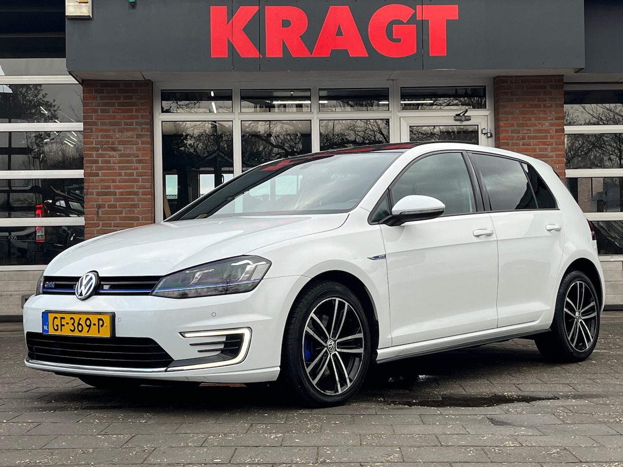 Volkswagen Golf - GTE 1.4 TSI 204 pk - Schuifdak - navi - climate - AutoWereld.nl