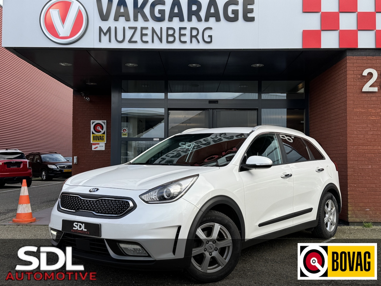 Kia Niro - 1.6 GDi Hybrid DynamicPlusLine // NAVI // CAMERA // ADAPTIVE CRUISE // CLIMA // TREKHAAK / - AutoWereld.nl