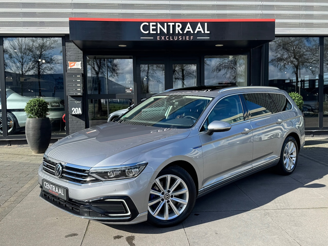 Volkswagen Passat Variant - 1.4 TSI PHEV GTE 218PK|Pano|Dynaudio|Massage|Leder|360Camera|ACC|Keyless|Carplay|Virtual C - AutoWereld.nl